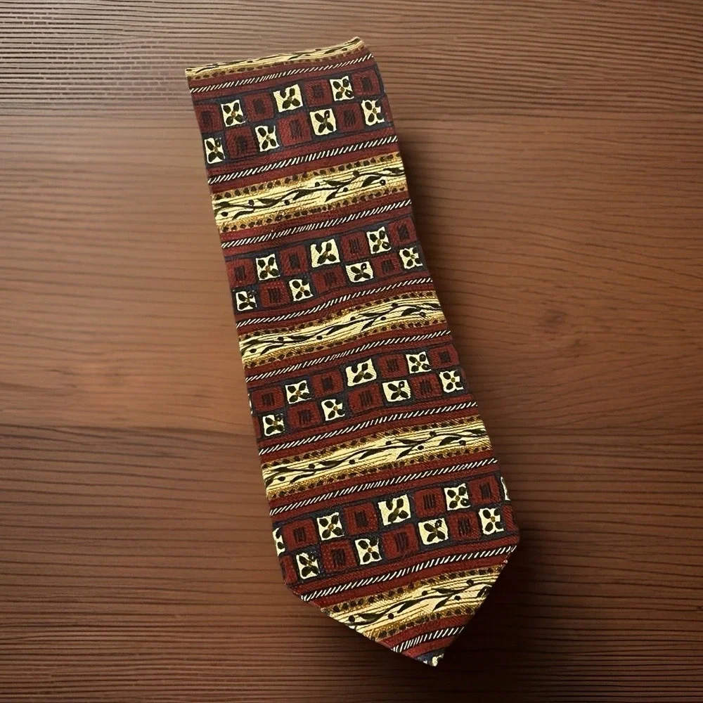 AKA Eddie Bauer Mens Vintage 100% Silk Tie Made In USA Geometric Retro Design